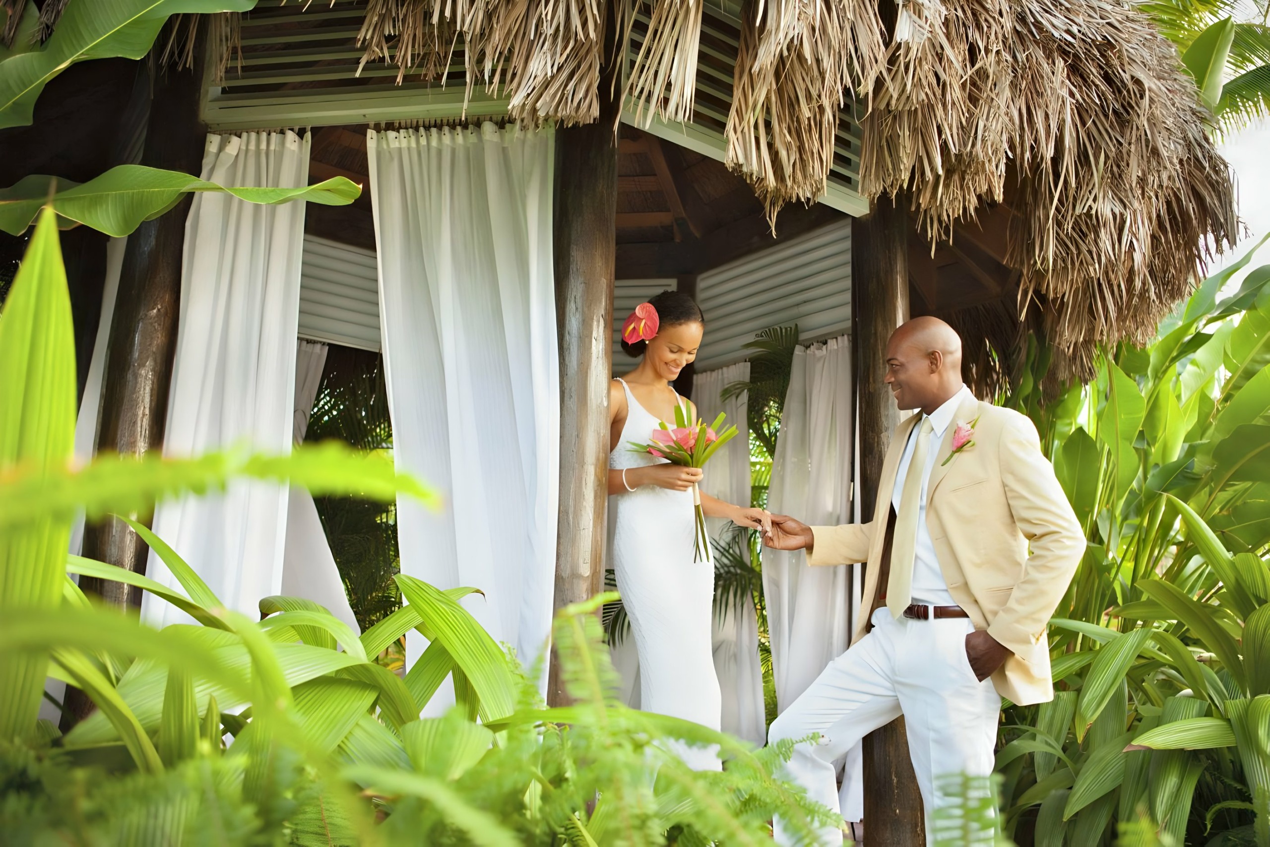 Anniversary couple tropical